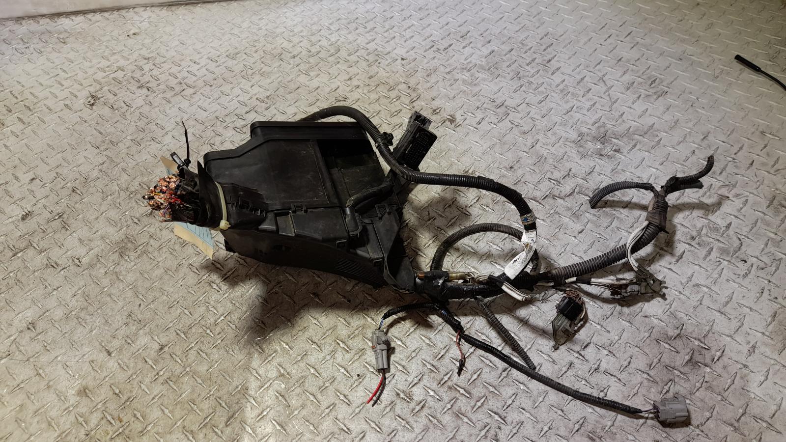 View Auto part Fuse Box Toyota Kluger 2015