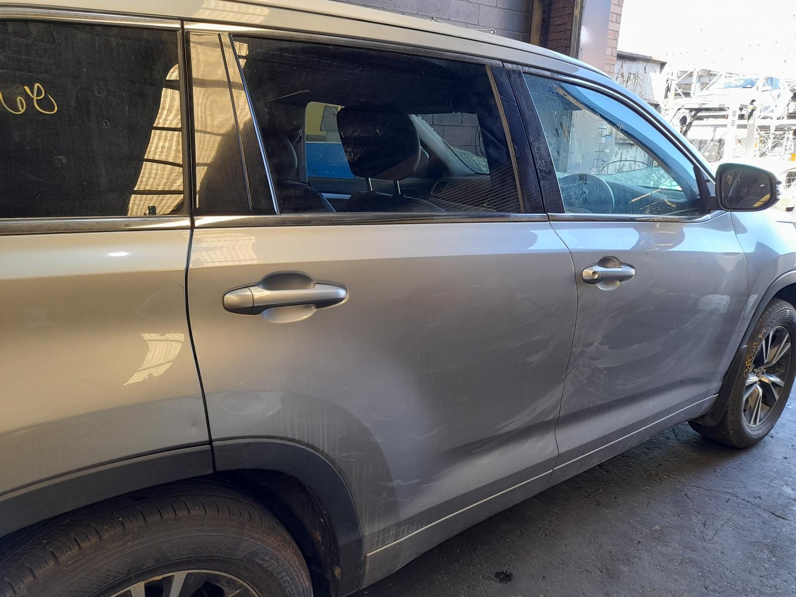 View Auto part Right Rear Door Sliding Toyota Kluger 2015