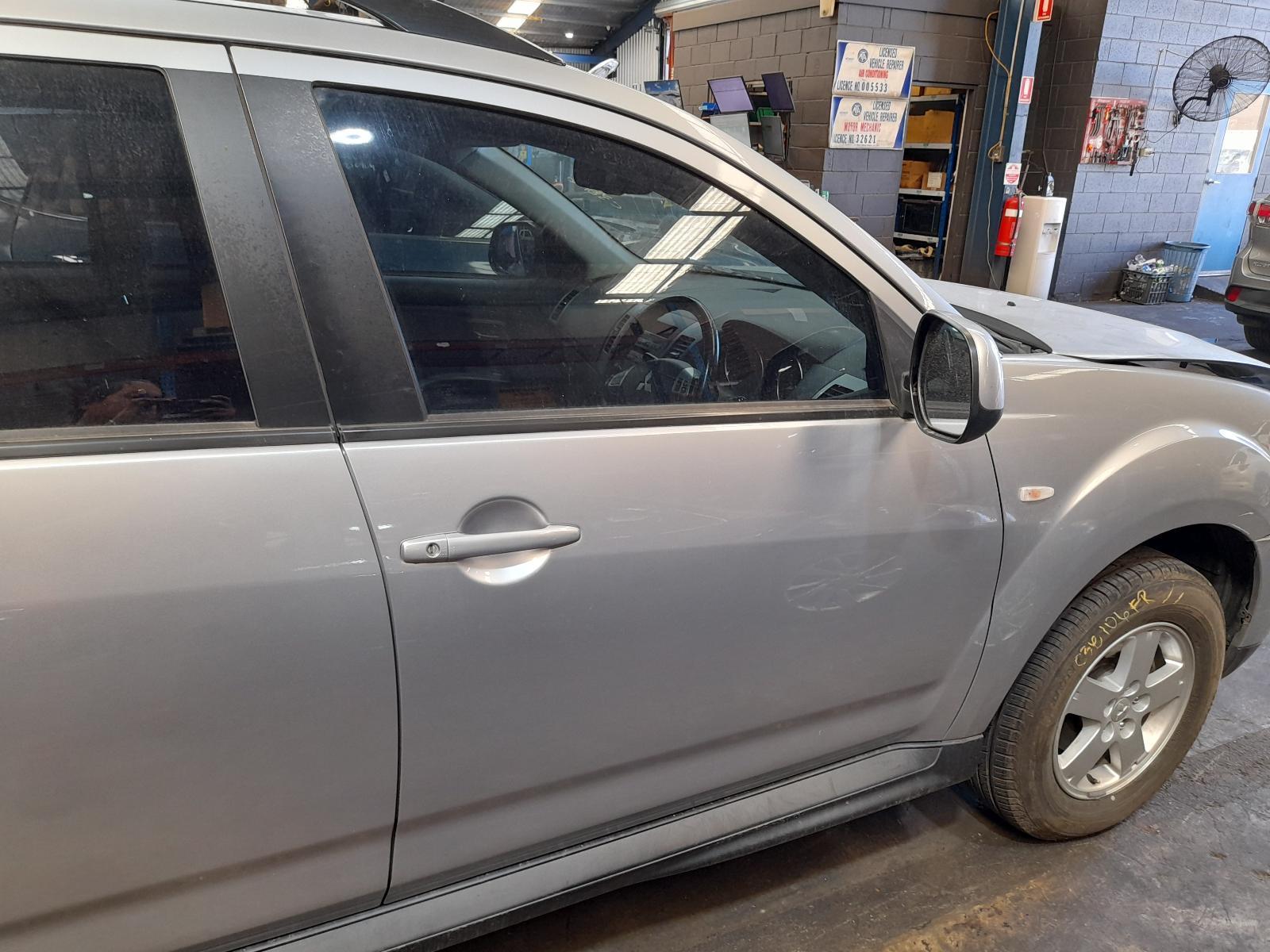 View Auto part Right Front Door Mitsubishi Outlander 2011