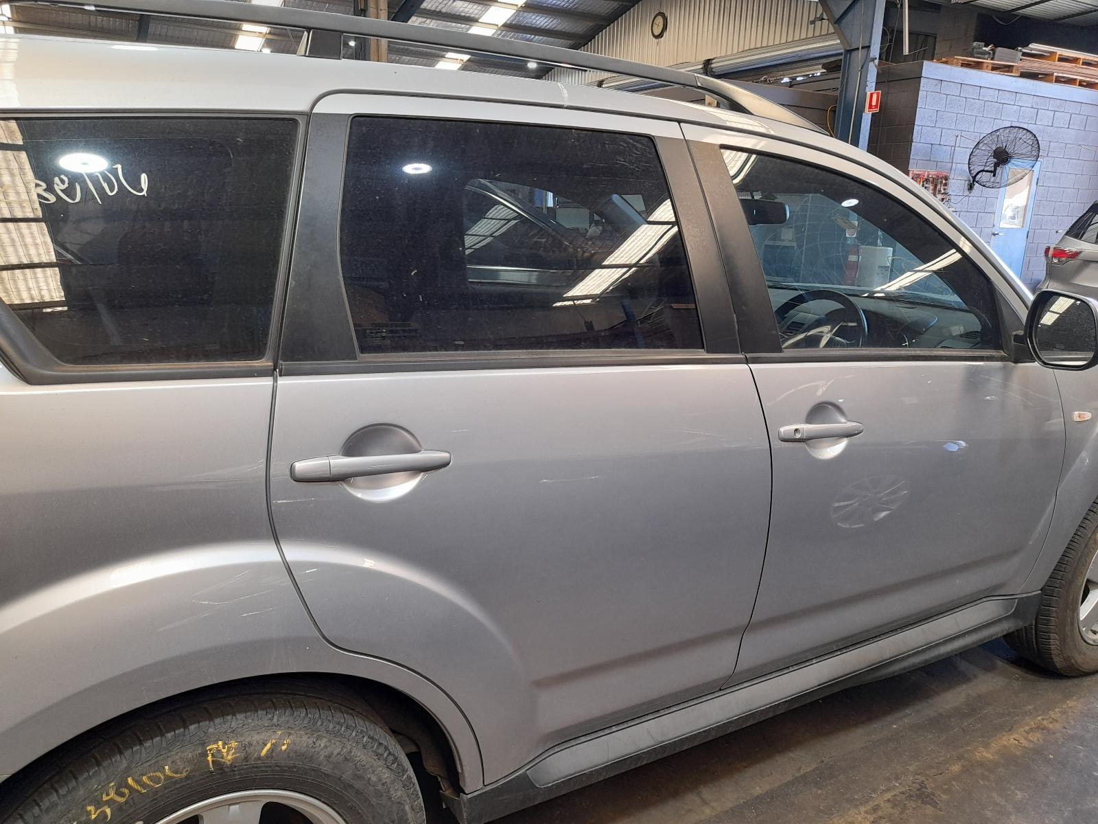 View Auto part Right Rear Door Sliding Mitsubishi Outlander 2011