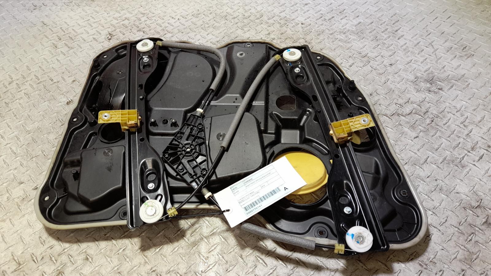 View Auto part Right Front Window Reg/Motor Jeep Cherokee 2015