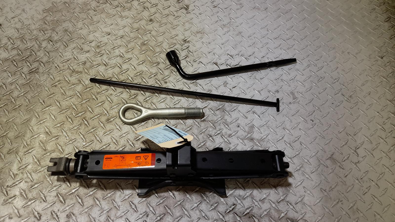 View Auto part Jack/Tool Kit Nissan Pathfinder 2019