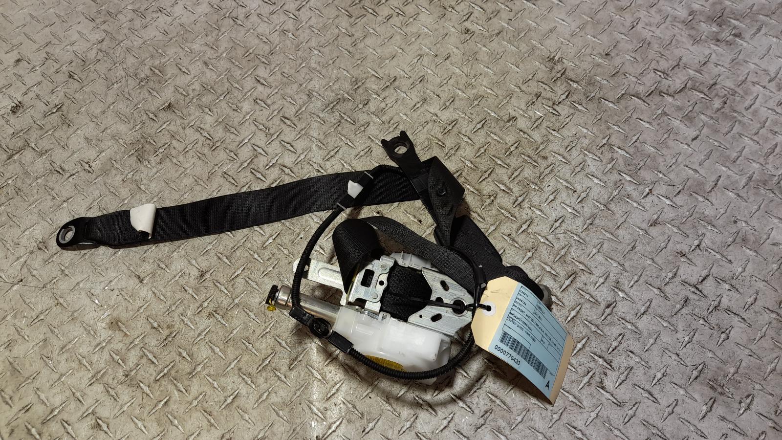 View Auto part Seatbelt/Stalk Toyota Corolla 2015