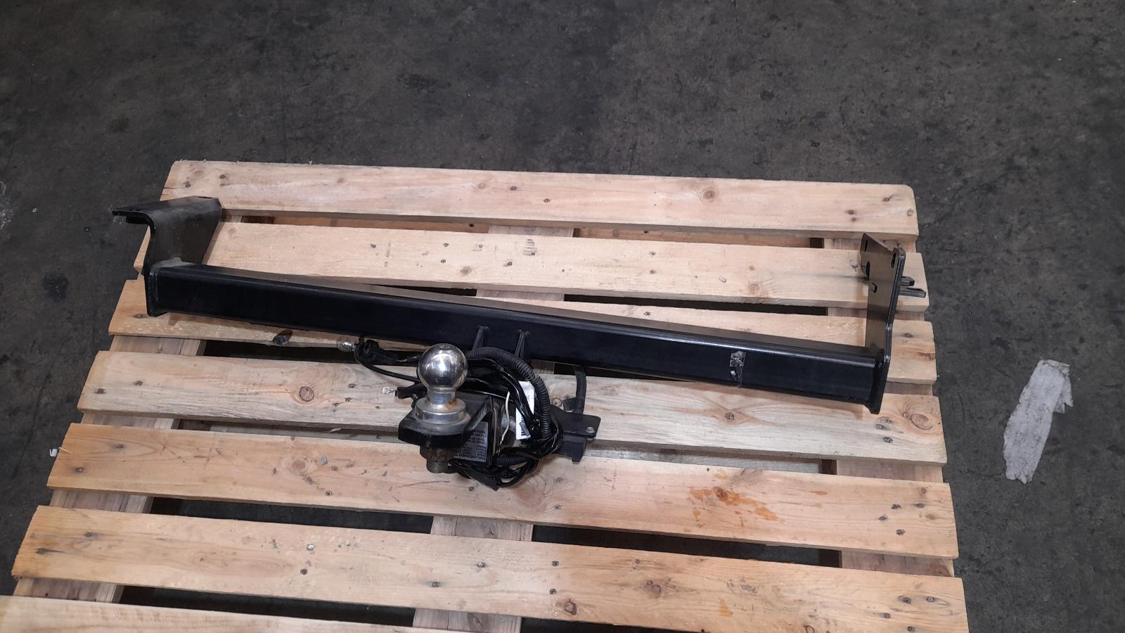 View Auto part Towbar Nissan Dualis 2013