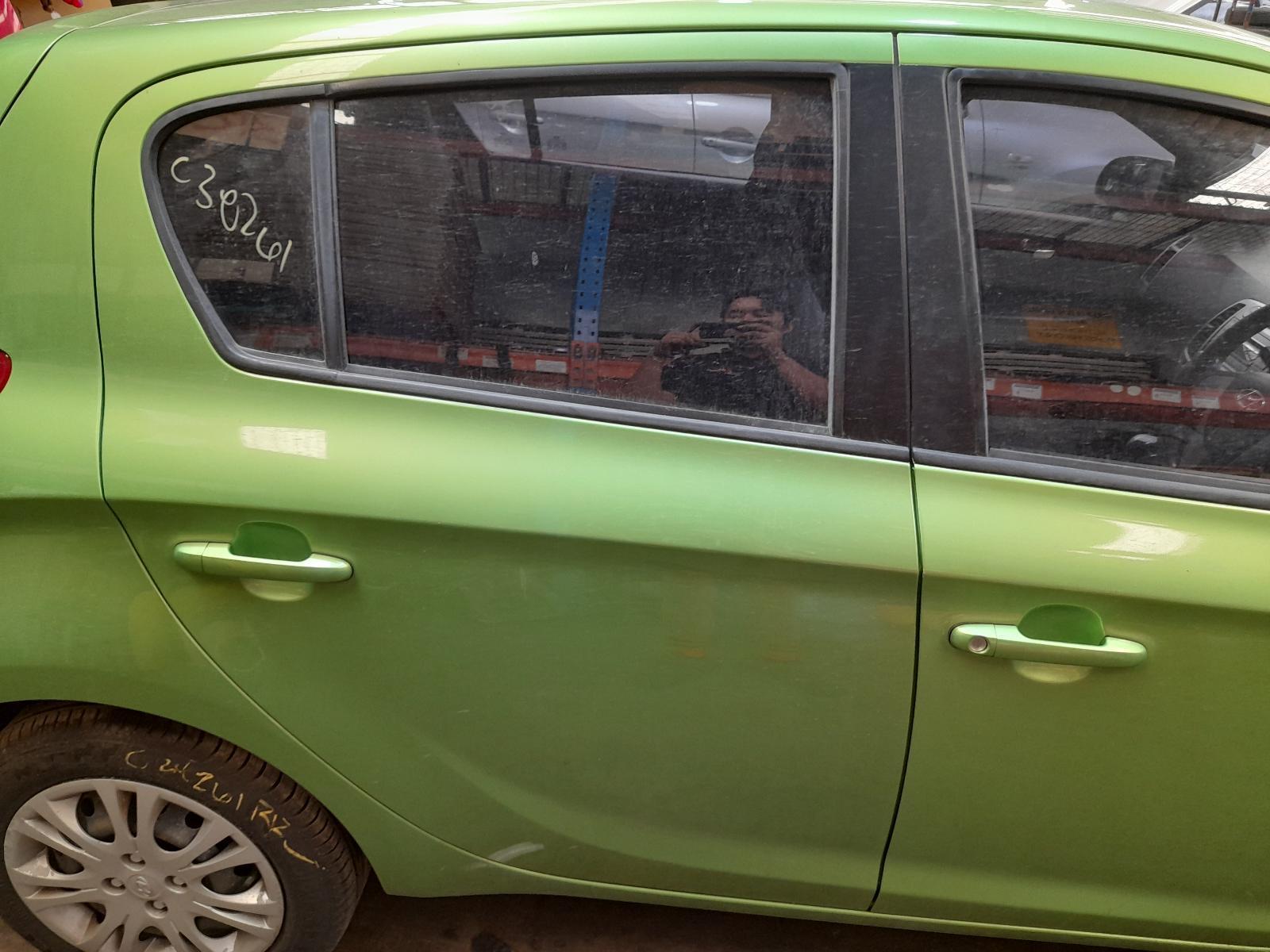 View Auto part Right Rear Door Sliding Hyundai I20 2011