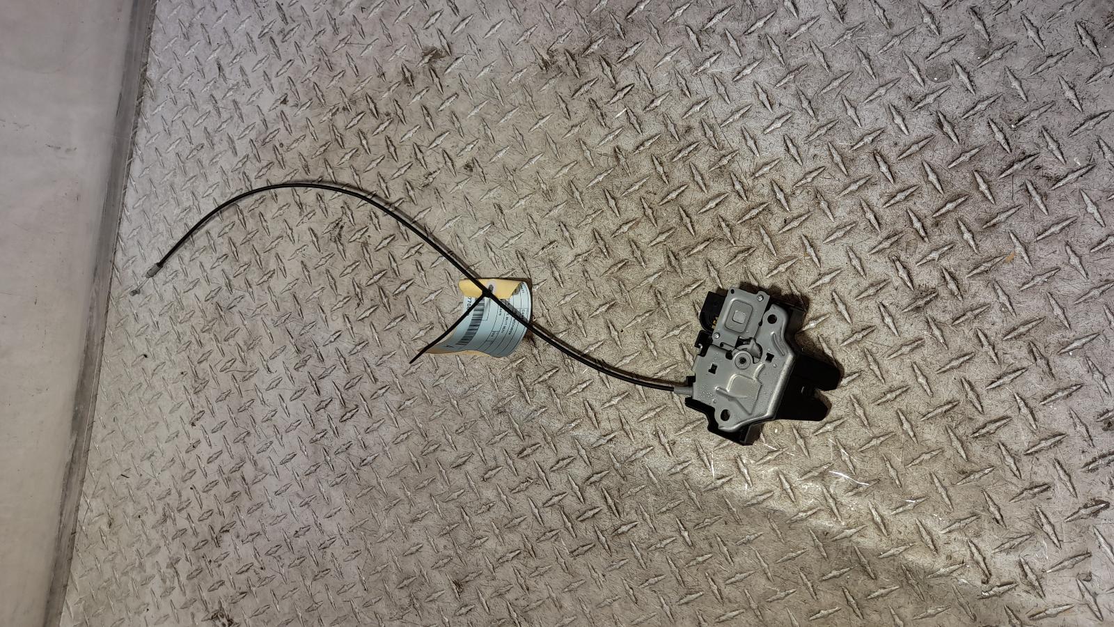 View Auto part Door/Boot/Gate Lock Toyota Camry 2018