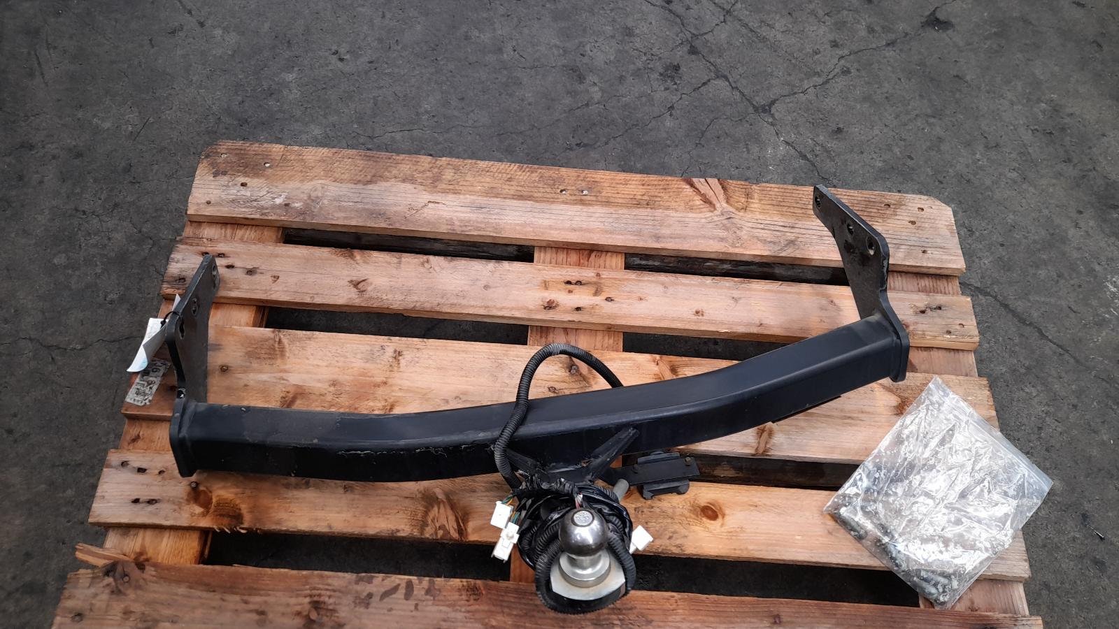 View Auto part Towbar Mazda Cx9 2015