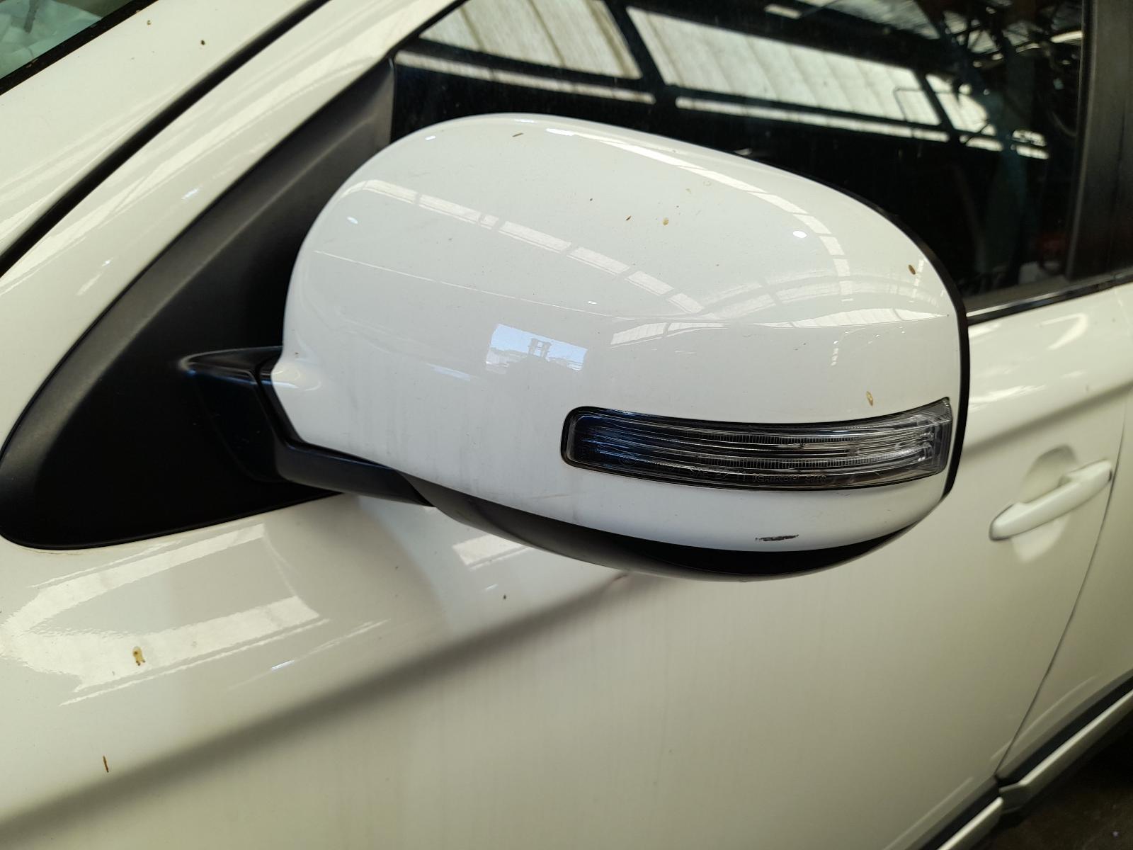 View Auto part Left Door Mirror Mitsubishi Outlander 2018