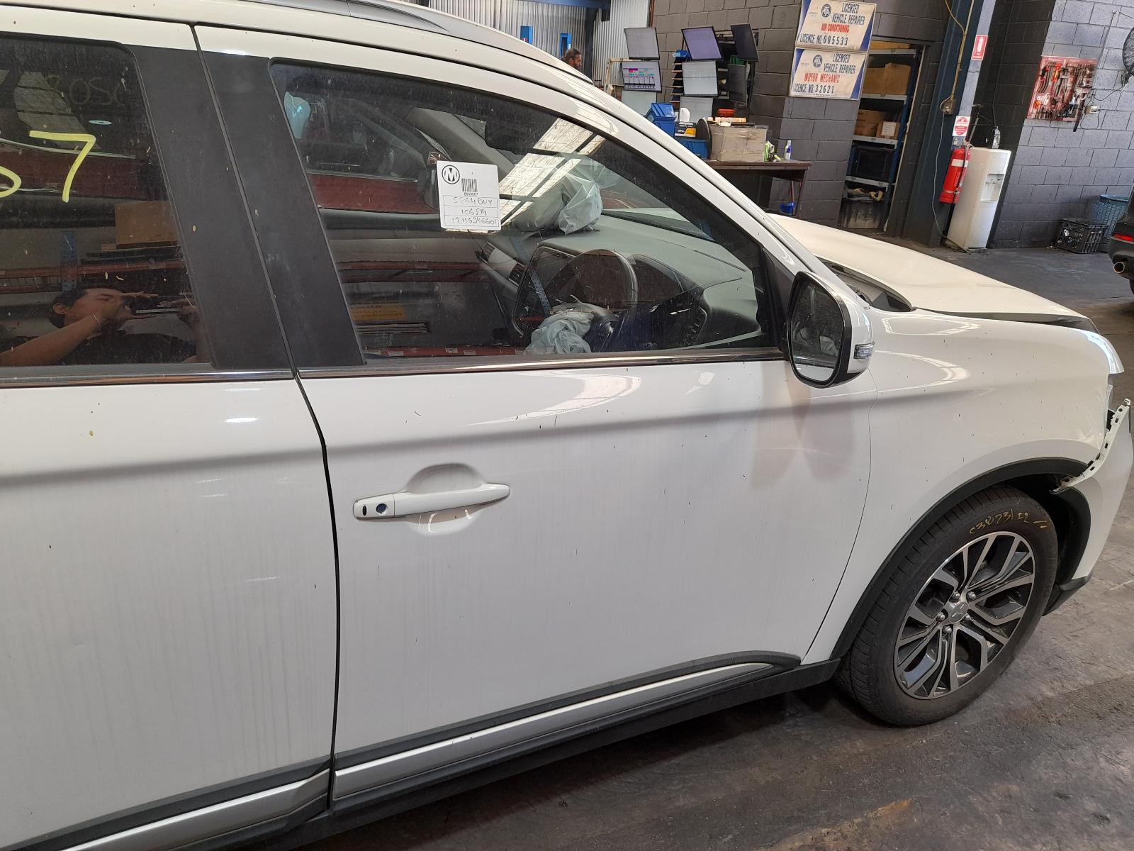 View Auto part Right Front Door Mitsubishi Outlander 2018