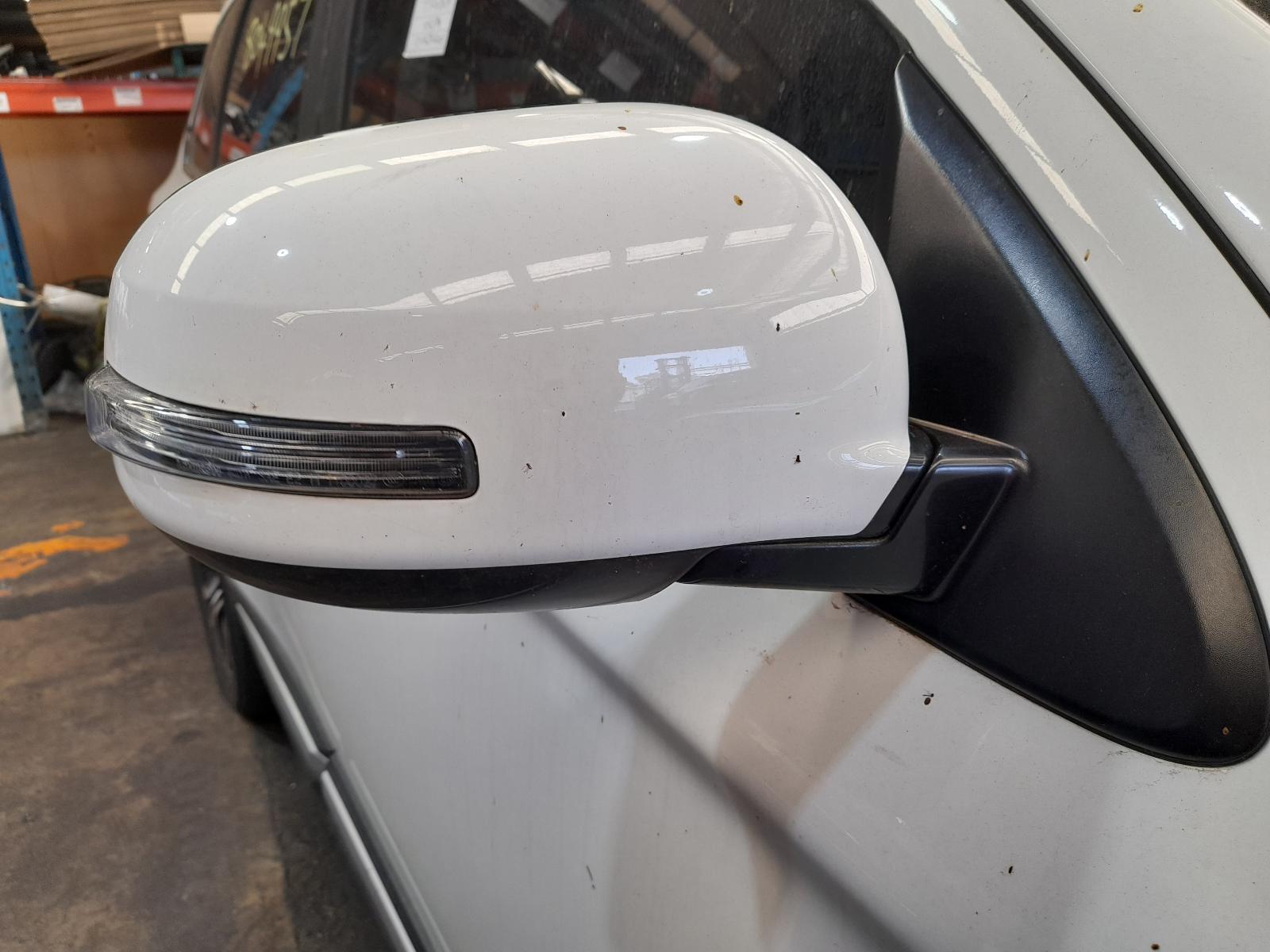 View Auto part Right Door Mirror Mitsubishi Outlander 2018