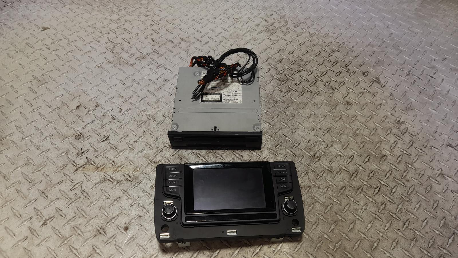 View Auto part Radio/Cd/Dvd/Sat/Tv Volkswagen Golf 2014