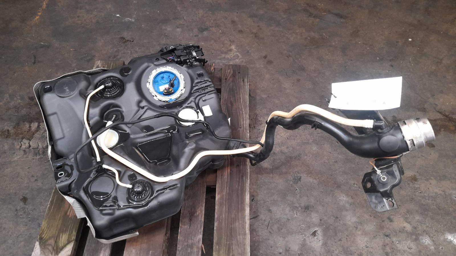 View Auto part Fuel Tank Volkswagen Golf 2014