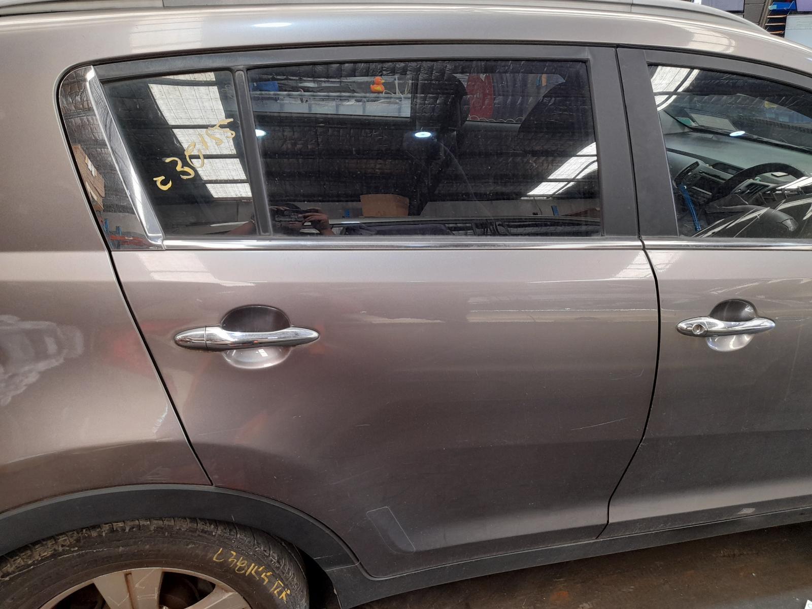 View Auto part Right Rear Door Sliding Kia Sportage 2012