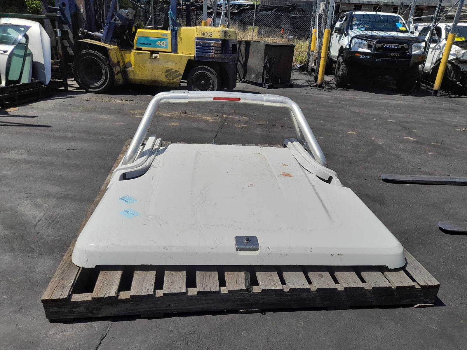 View Auto part Tonneau/Cover Holden Colorado 2017