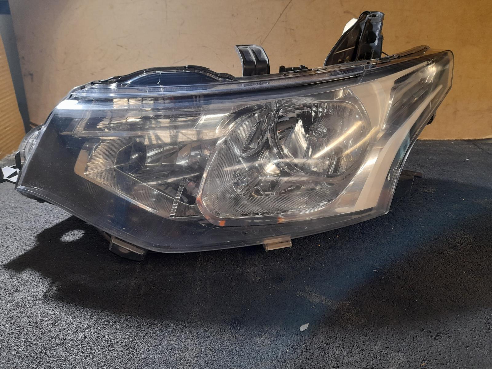 View Auto part Left Headlamp Mitsubishi Outlander 2014