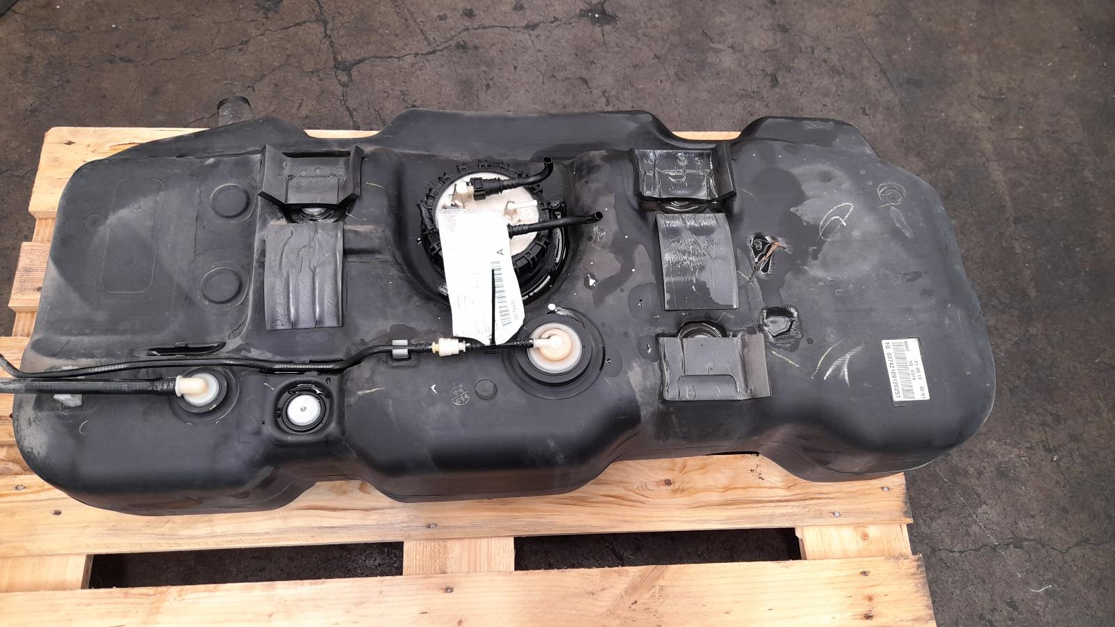 View Auto part Fuel Tank Hyundai Iload/imax 2012