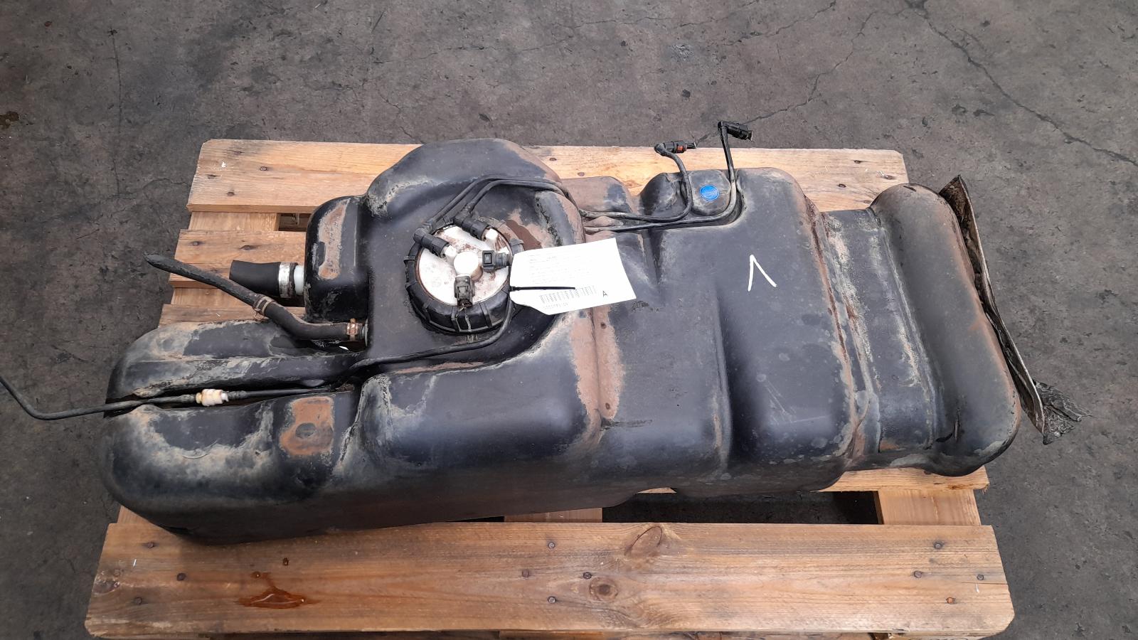View Auto part Fuel Tank Nissan Navara 2011