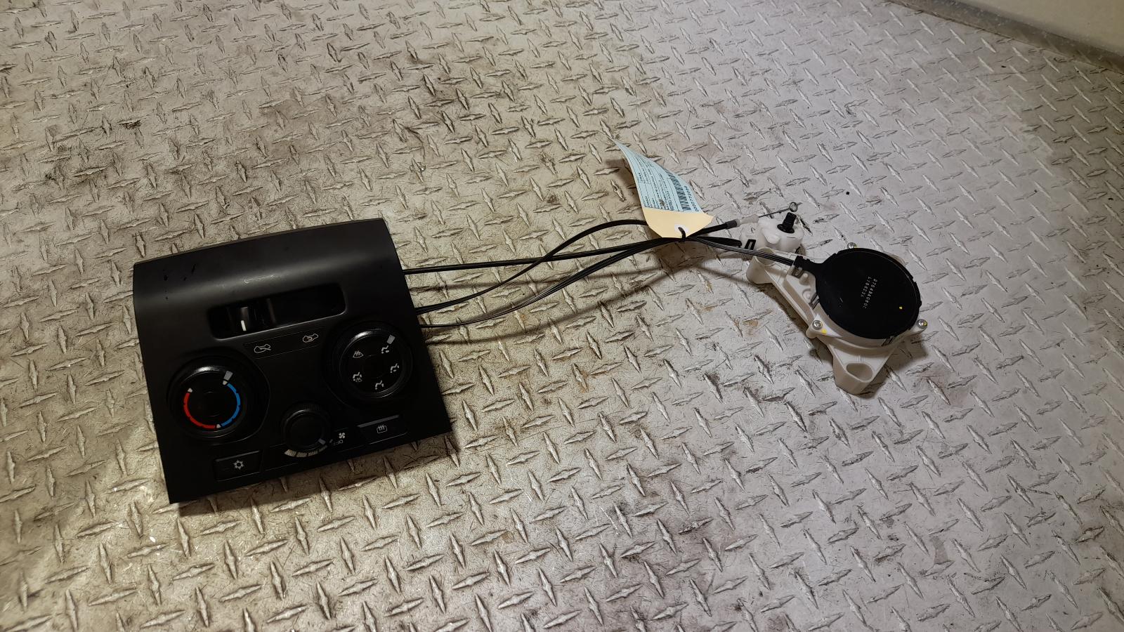 View Auto part Heater/Ac Controls Isuzu Dmax 2015