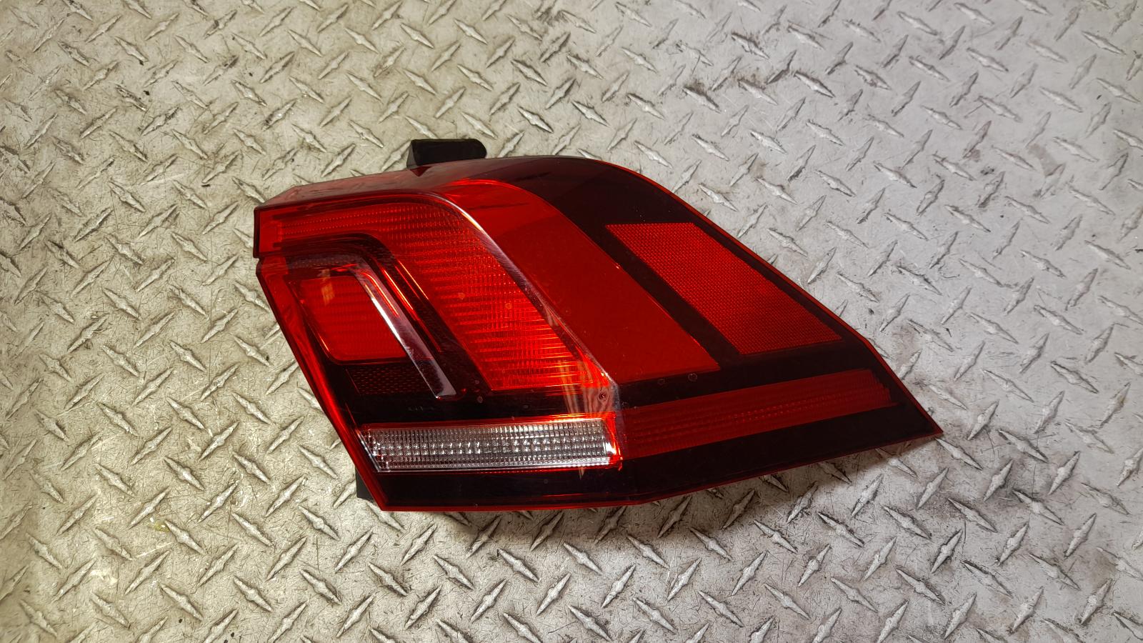 View Auto part Right Taillight Volkswagen Tiguan 2016