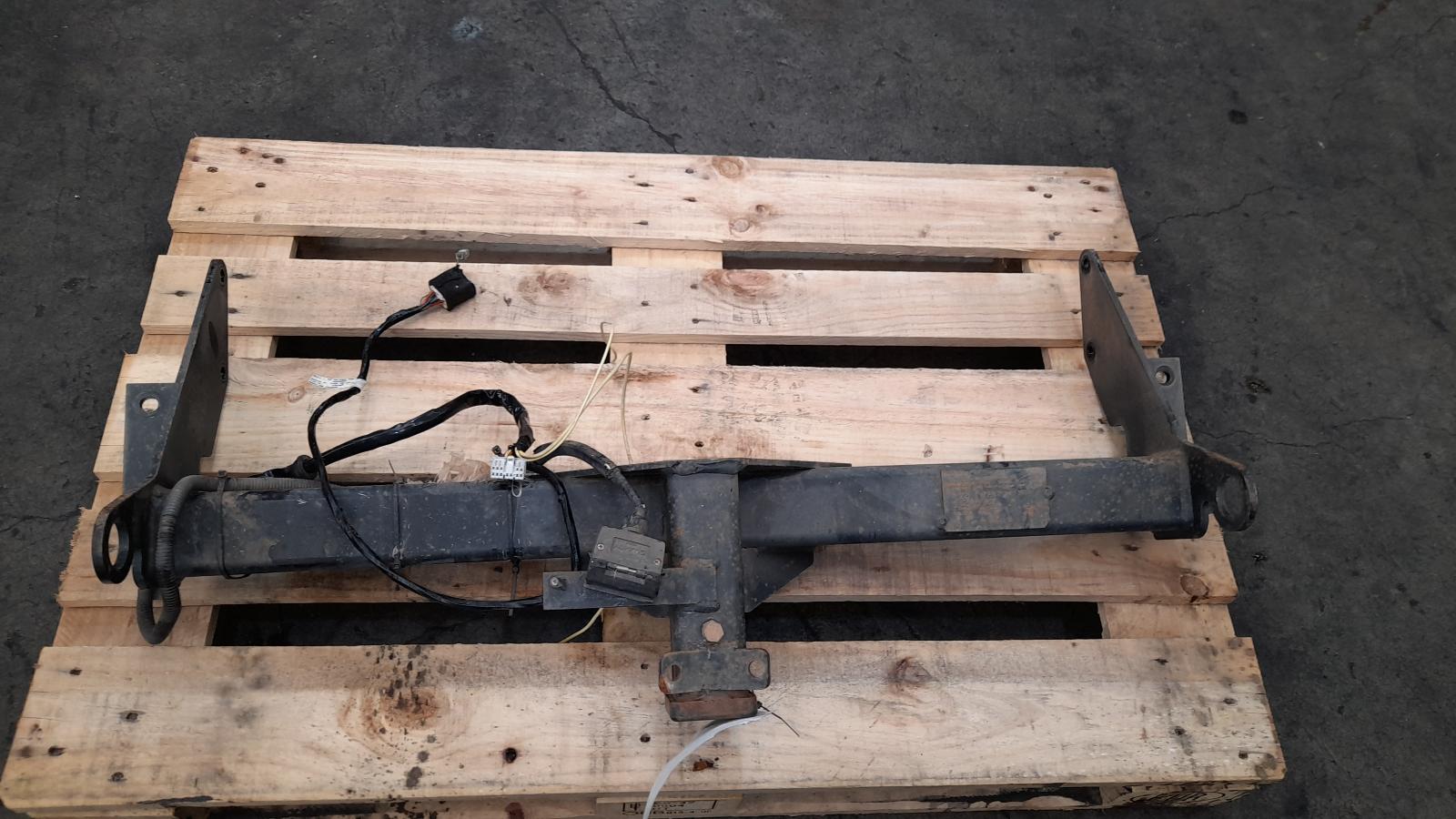 View Auto part Towbar Mitsubishi Pajero 2013