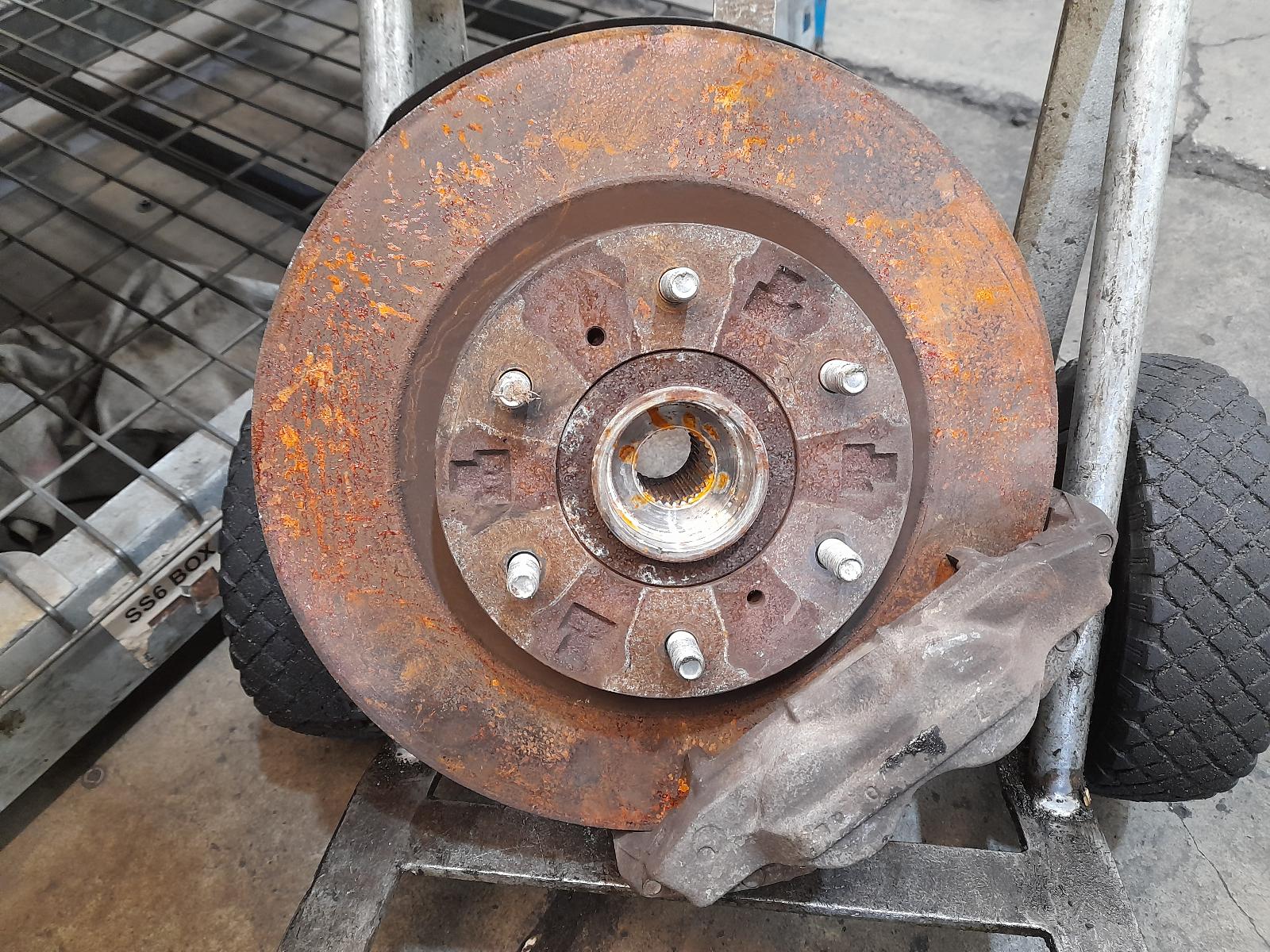 View Auto part Right Front Hub Assembly Mitsubishi Pajero 2013