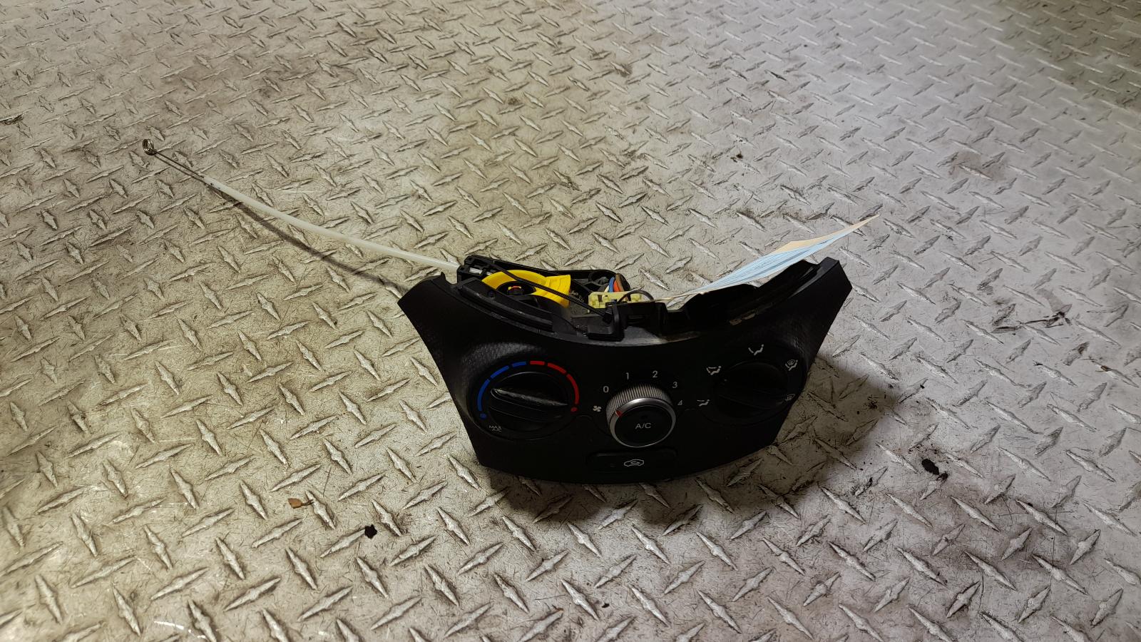 View Auto part Heater/Ac Controls Hyundai Accent 2016