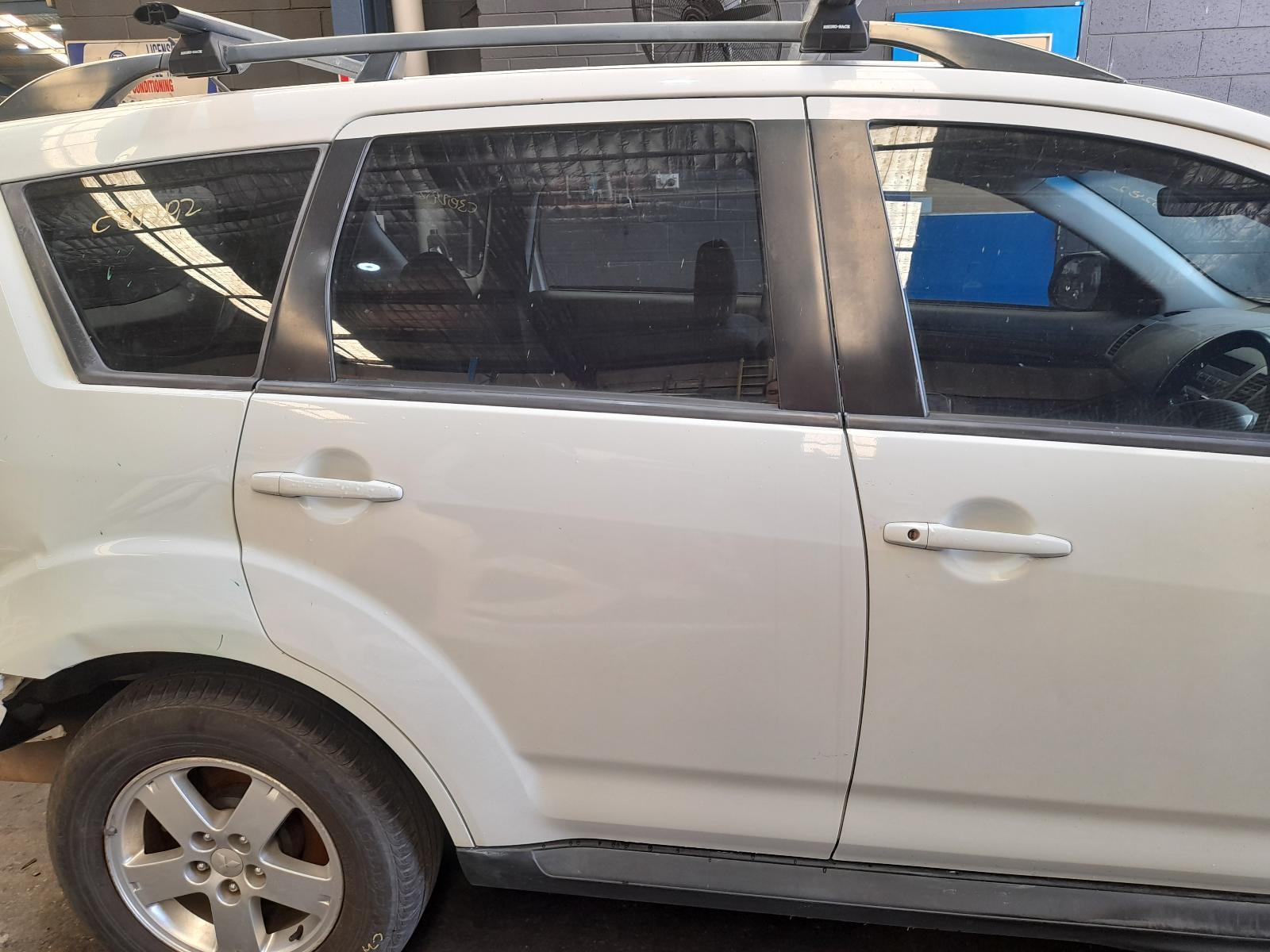 View Auto part Right Rear Door Sliding Mitsubishi Outlander 2011