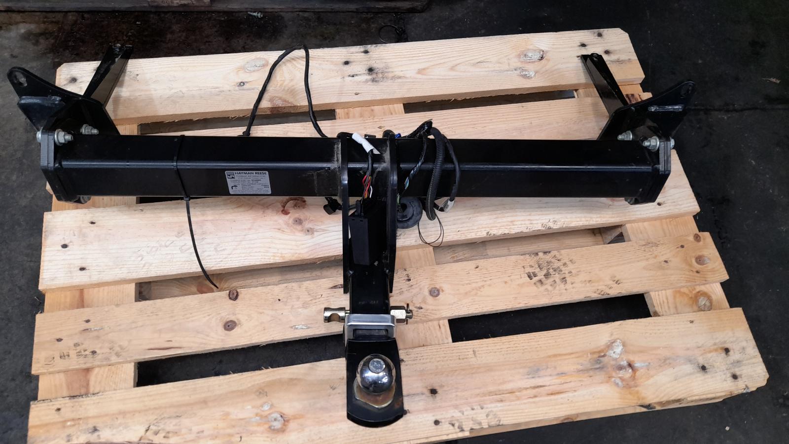 View Auto part Towbar Holden Commodore 2018