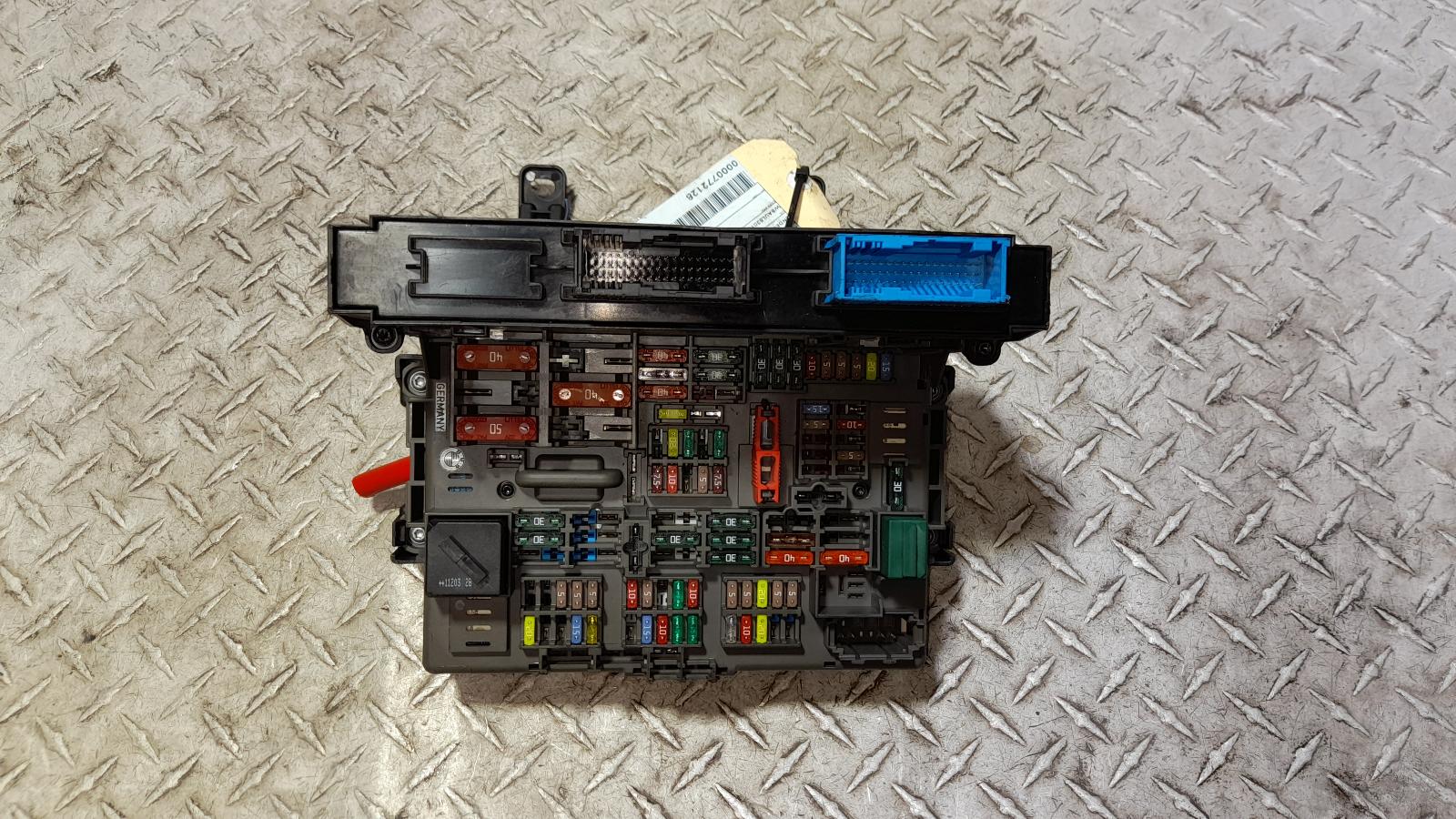 View Auto part Fuse Box Bmw 1 Series 2011