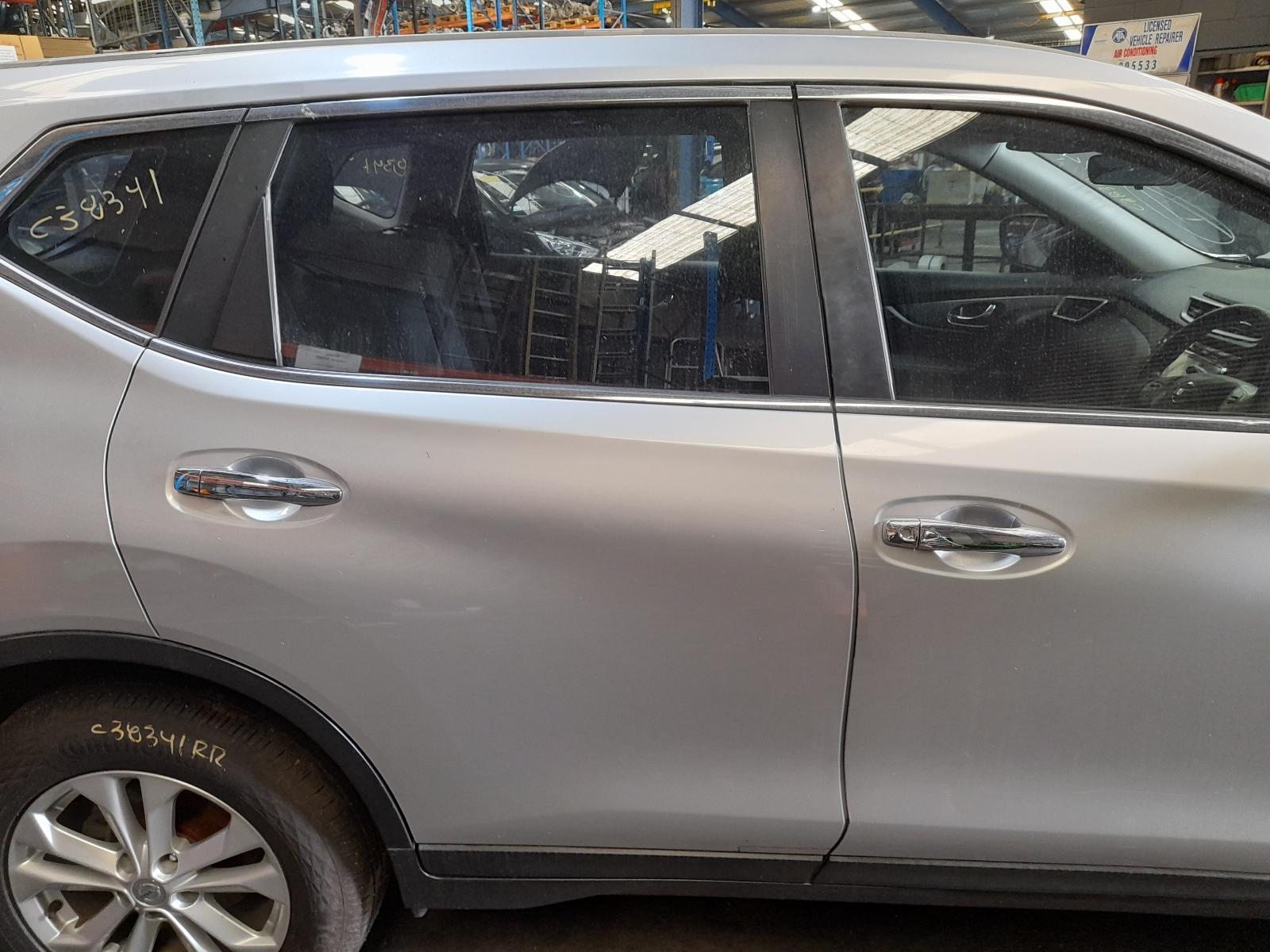 View Auto part Right Rear Door Sliding Nissan Xtrail 2015