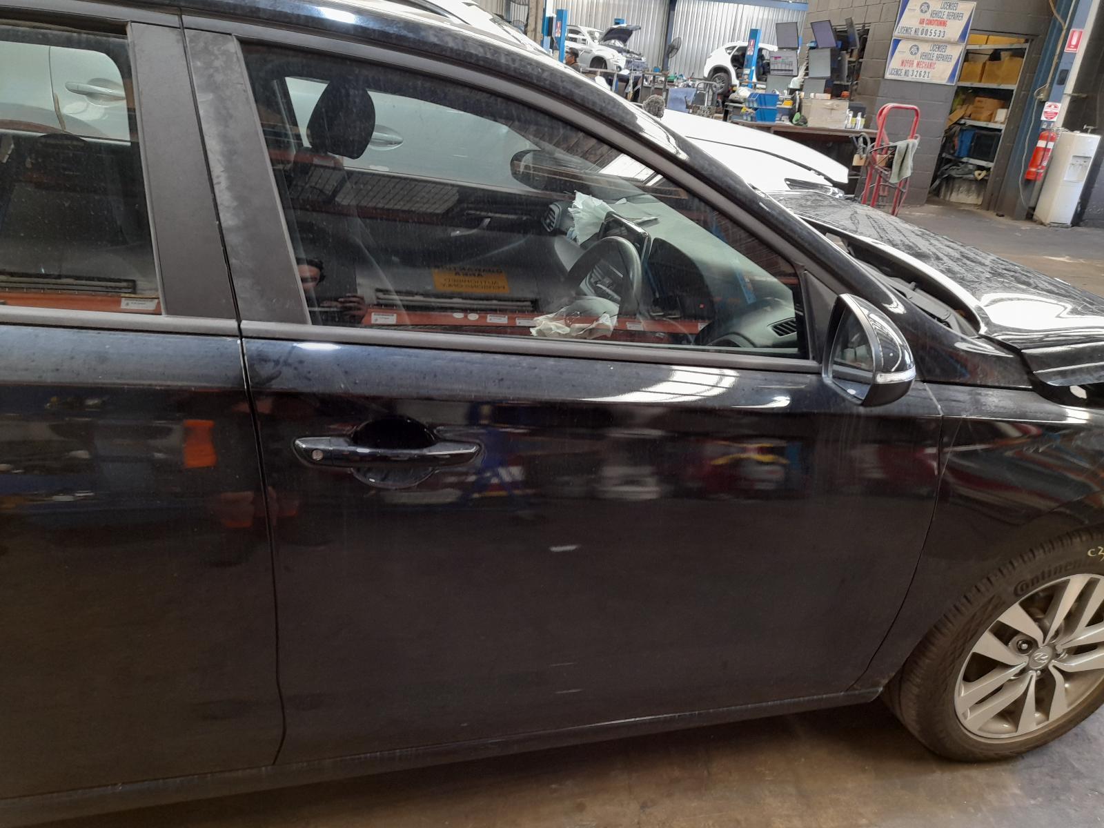 View Auto part Right Front Door Hyundai I30 2018