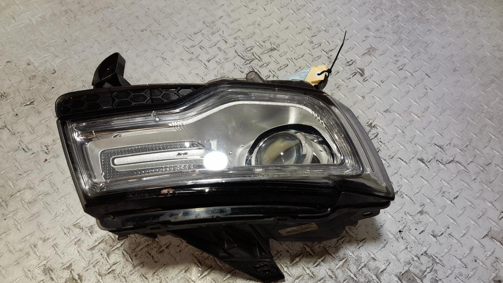 View Auto part Right Headlamp Jeep Grandcherokee 2014