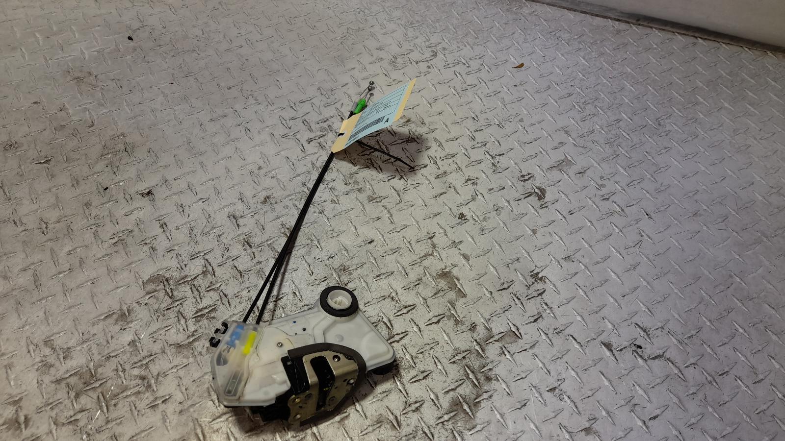 View Auto part Door/Boot/Gate Lock Toyota Corolla 2019