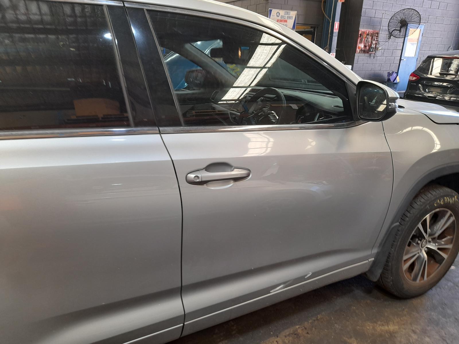 View Auto part Right Front Window Reg/Motor Toyota Kluger 2017