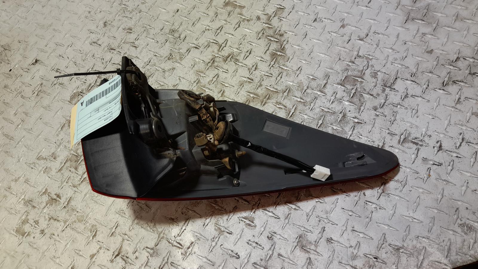 View Auto part Right Taillight Toyota Kluger 2017