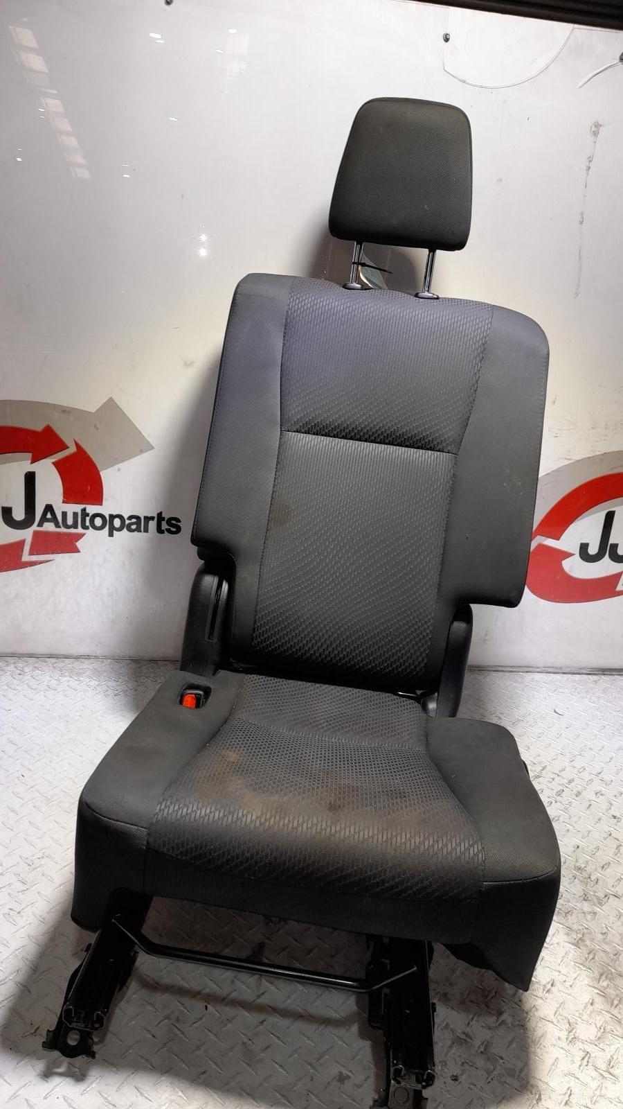 View Auto part 2nd Seat (Rear Seat) Toyota Kluger 2017