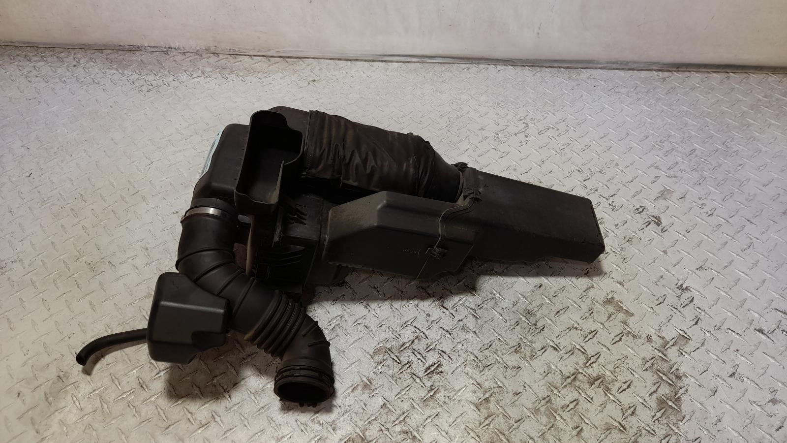 View Auto part Air Cleaner/Box Hyundai I20 2012