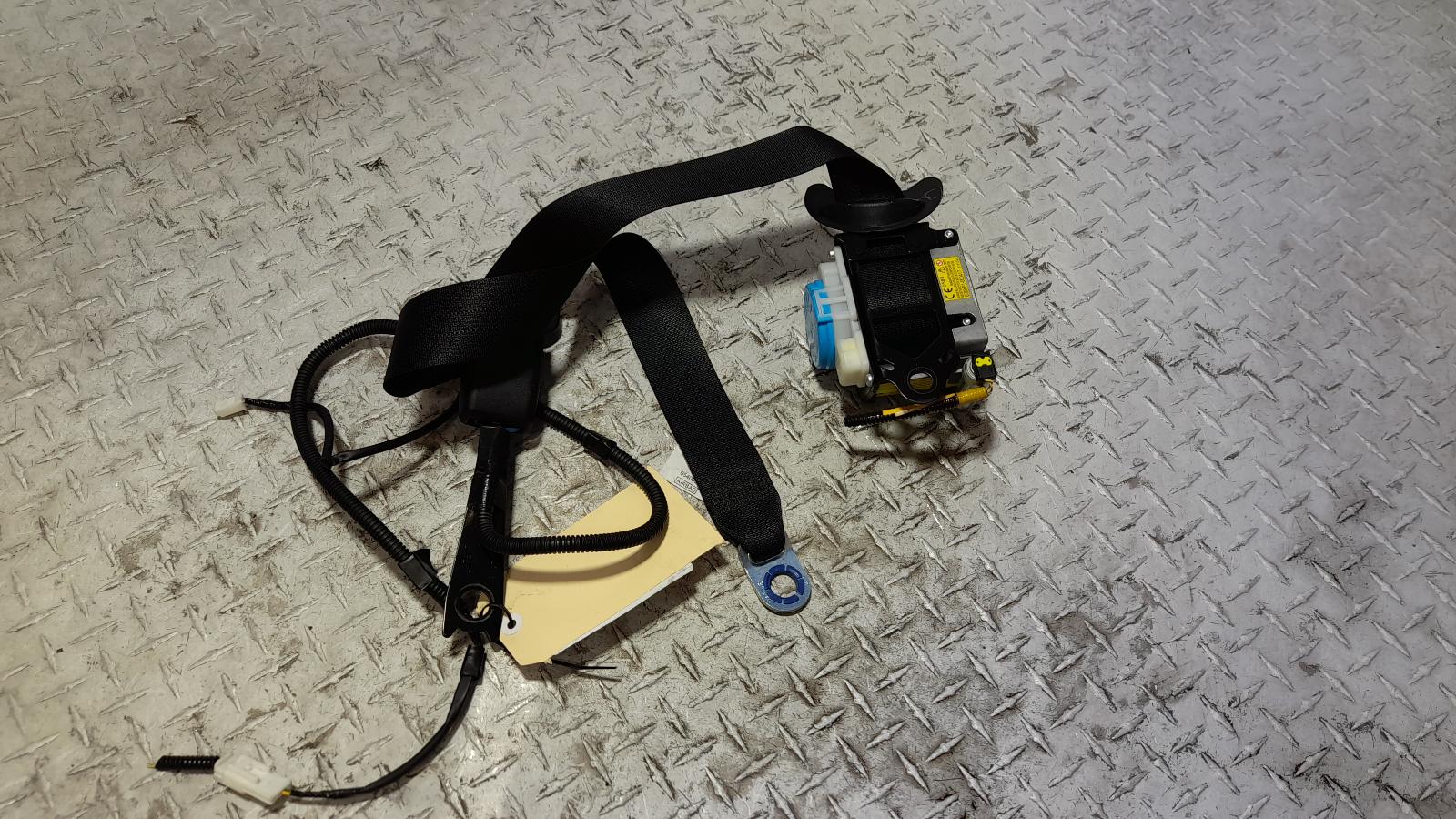 View Auto part Seatbelt/Stalk Toyota Yaris 2013