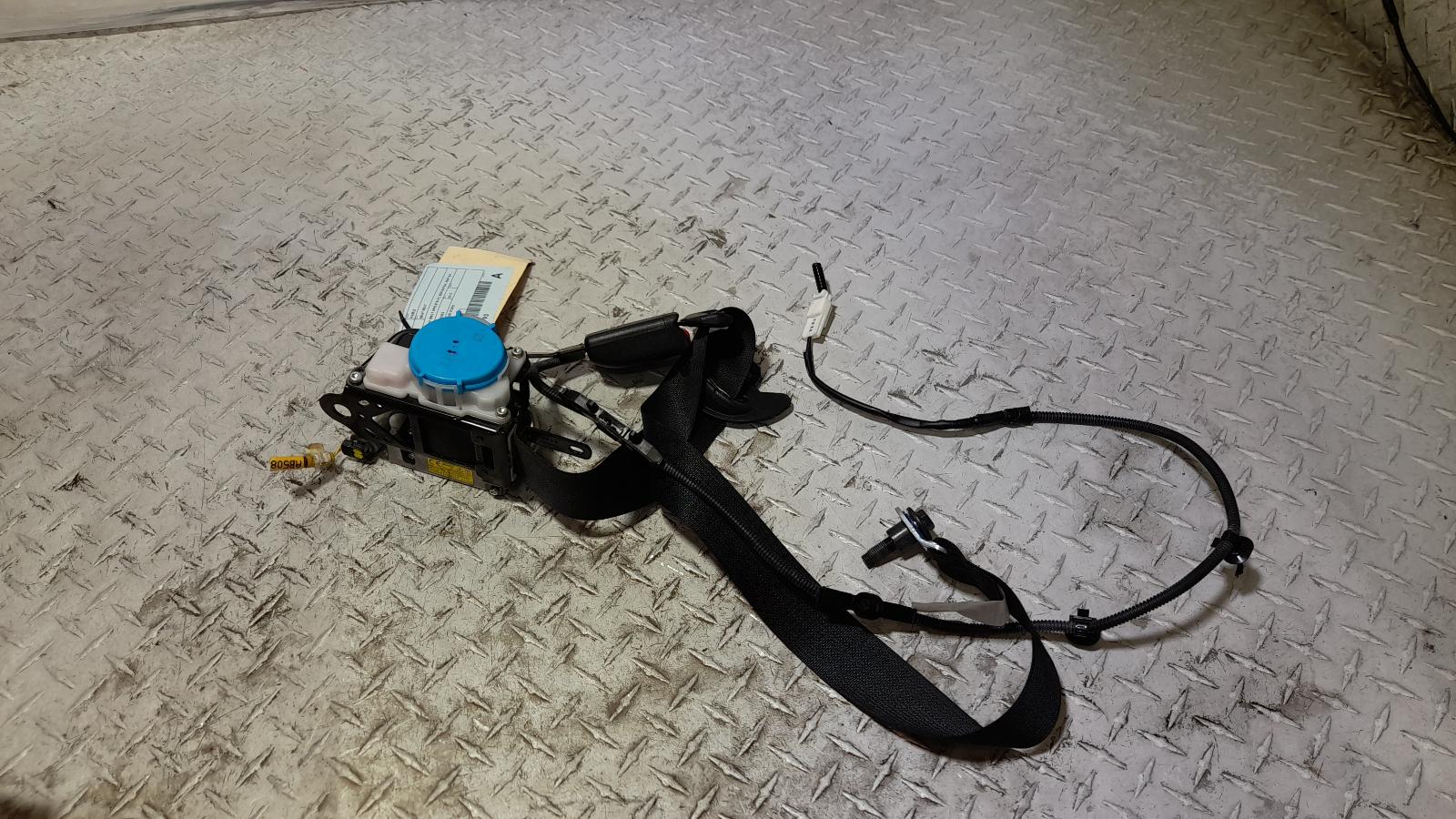 View Auto part Seatbelt/Stalk Toyota Yaris 2013