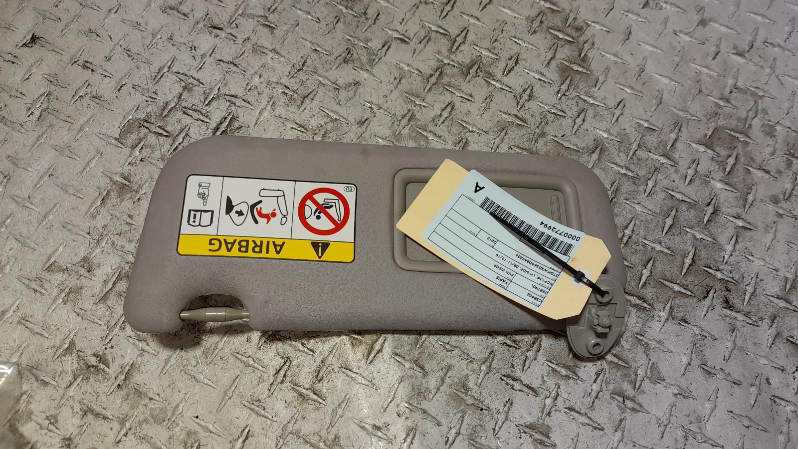 View Auto part Sunvisor Toyota Yaris 2013