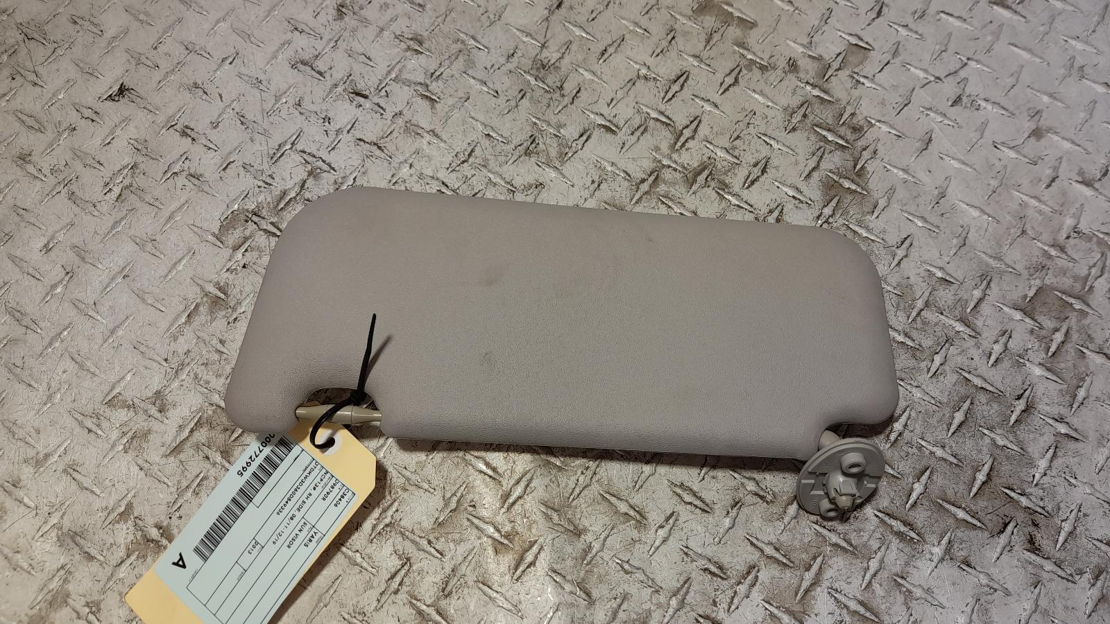 View Auto part Sunvisor Toyota Yaris 2013