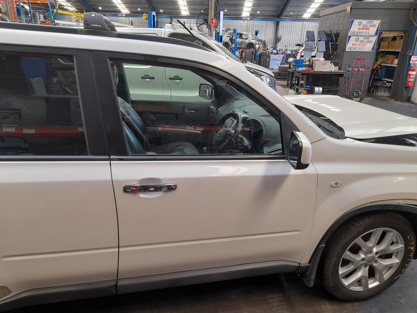View Auto part Right Front Door Nissan Xtrail 2011
