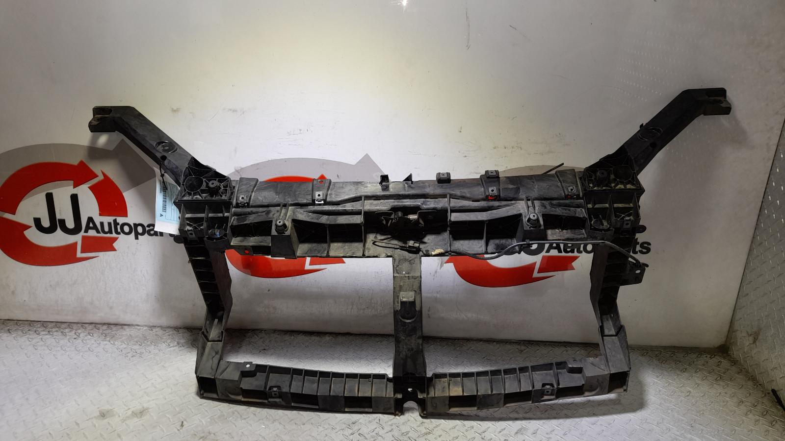 View Auto part Radiator Support Mitsubishi Express 2020