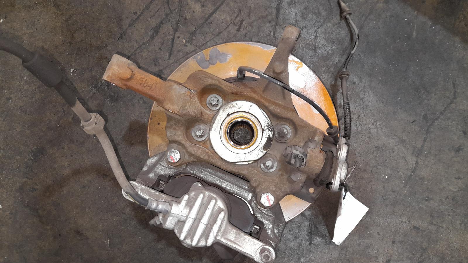 View Auto part Right Front Hub Assembly Mitsubishi Express 2020