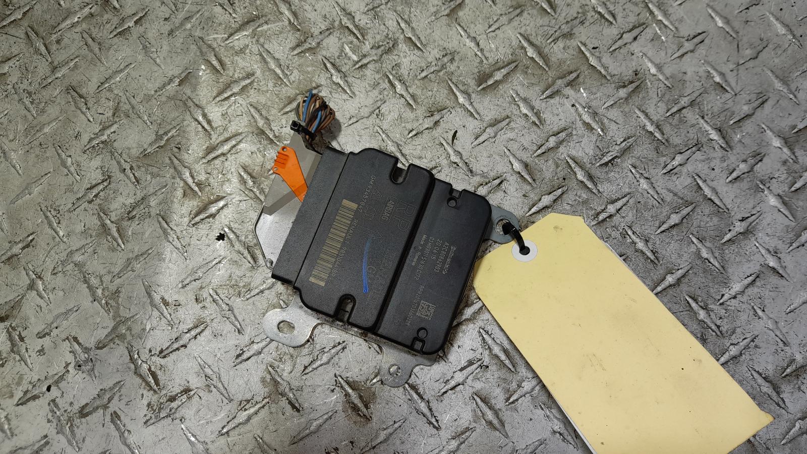 View Auto part Airbag Module/Sensor Mitsubishi Express 2020