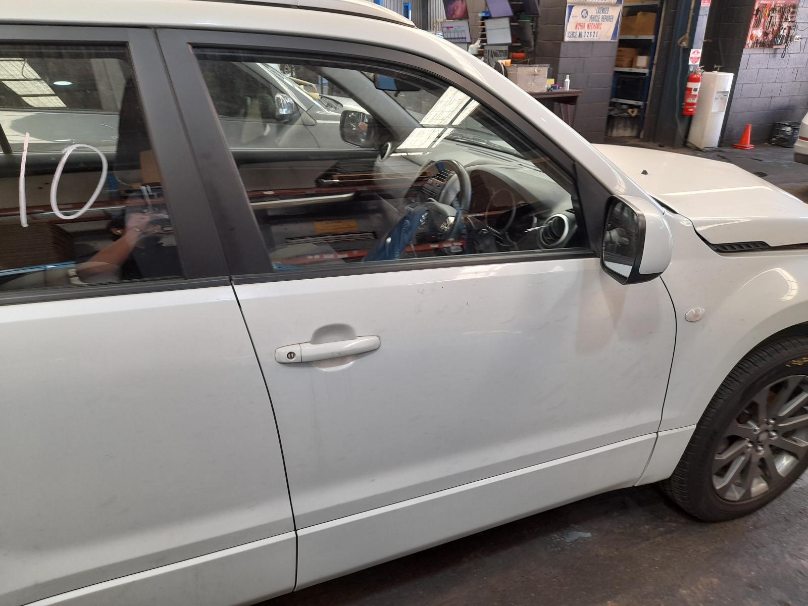 View Auto part Right Front Door Suzuki Vitara 2015