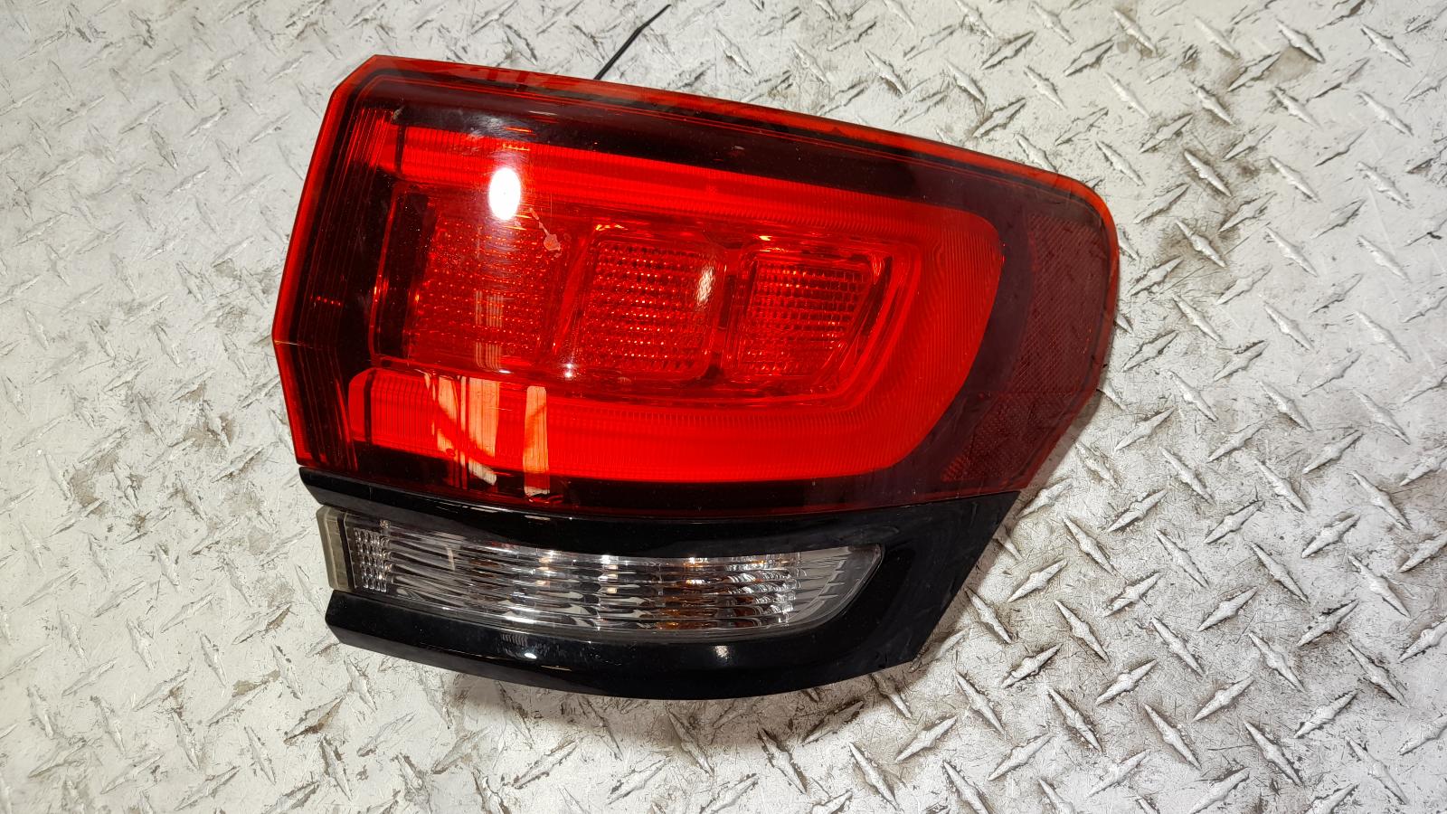 View Auto part Right Taillight Jeep Grandcherokee 2016