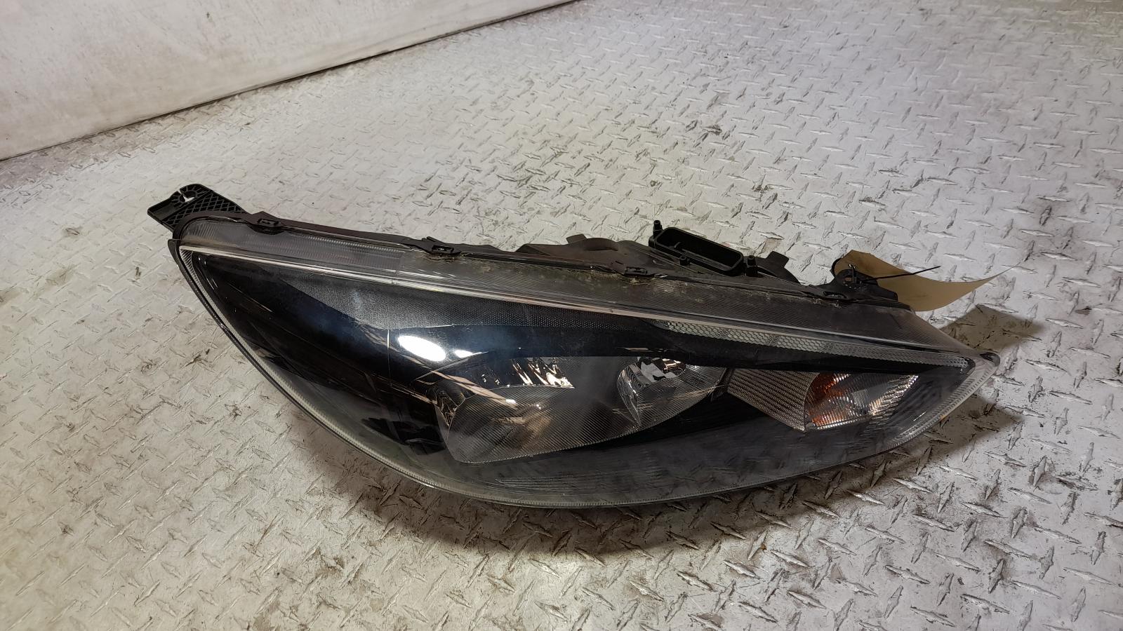 View Auto part Right Headlamp Ford Focus 2016