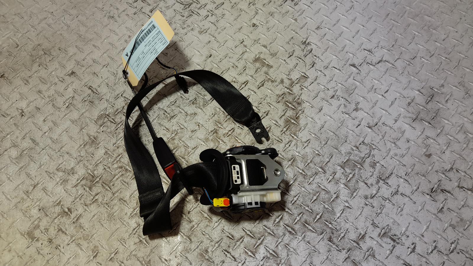 View Auto part Seatbelt/Stalk Volkswagen Golf 2014