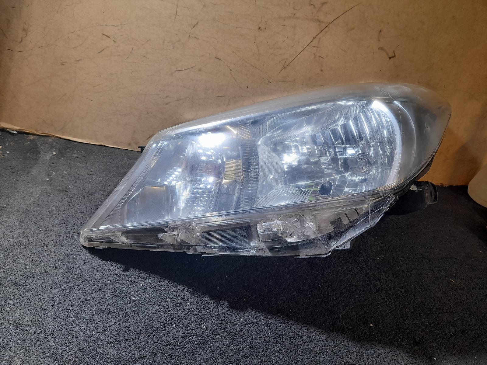 View Auto part Left Headlamp Toyota Yaris 2014